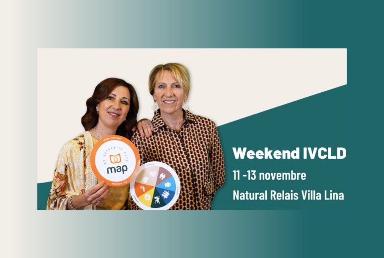 Carol Bourg e Raffaella Nicolosi sorridono invitandoti al weekend-ritiro di novembre di IVCLD In Viaggio Con Le Donne